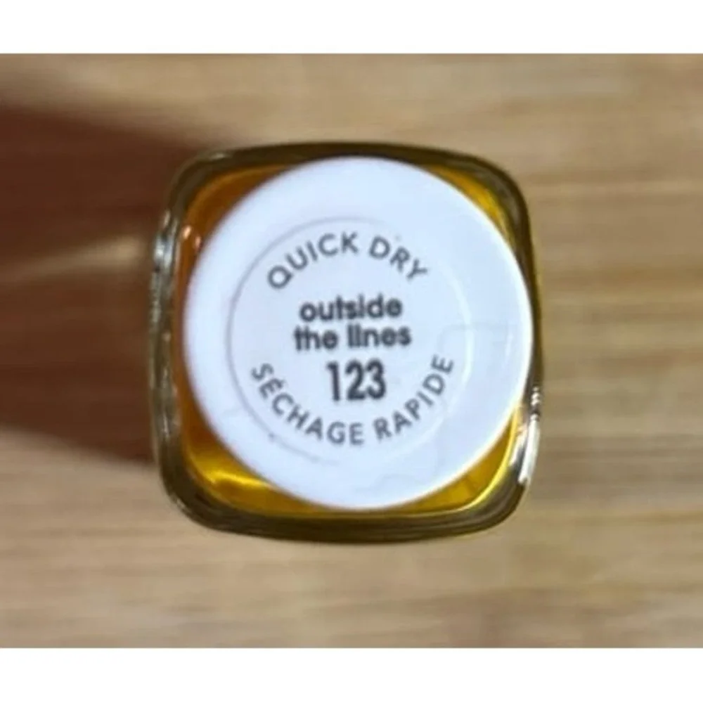 NEW Essie Expressie Quick‎ Dry Nail Polish Nail Color, Outside the Lines (123)